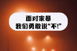 ❗疑似巴黎极端球迷在迈阿密主场拉横幅：终于摆脱梅西这粗鄙之人